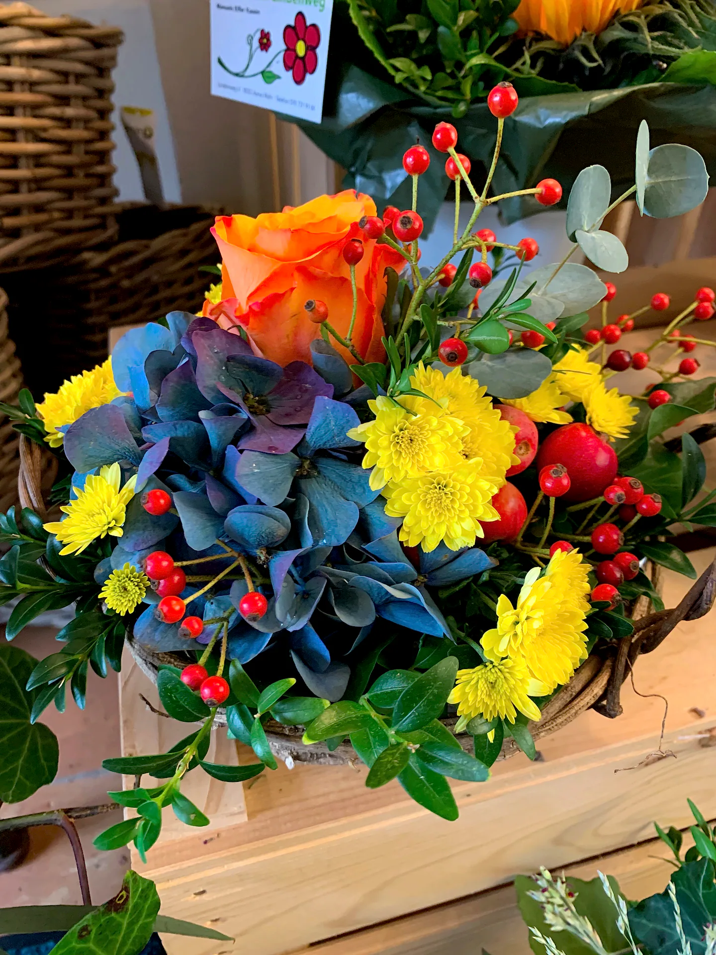 Herbstliches Gesteck von Blumen am Lindenweg (Bild 5)