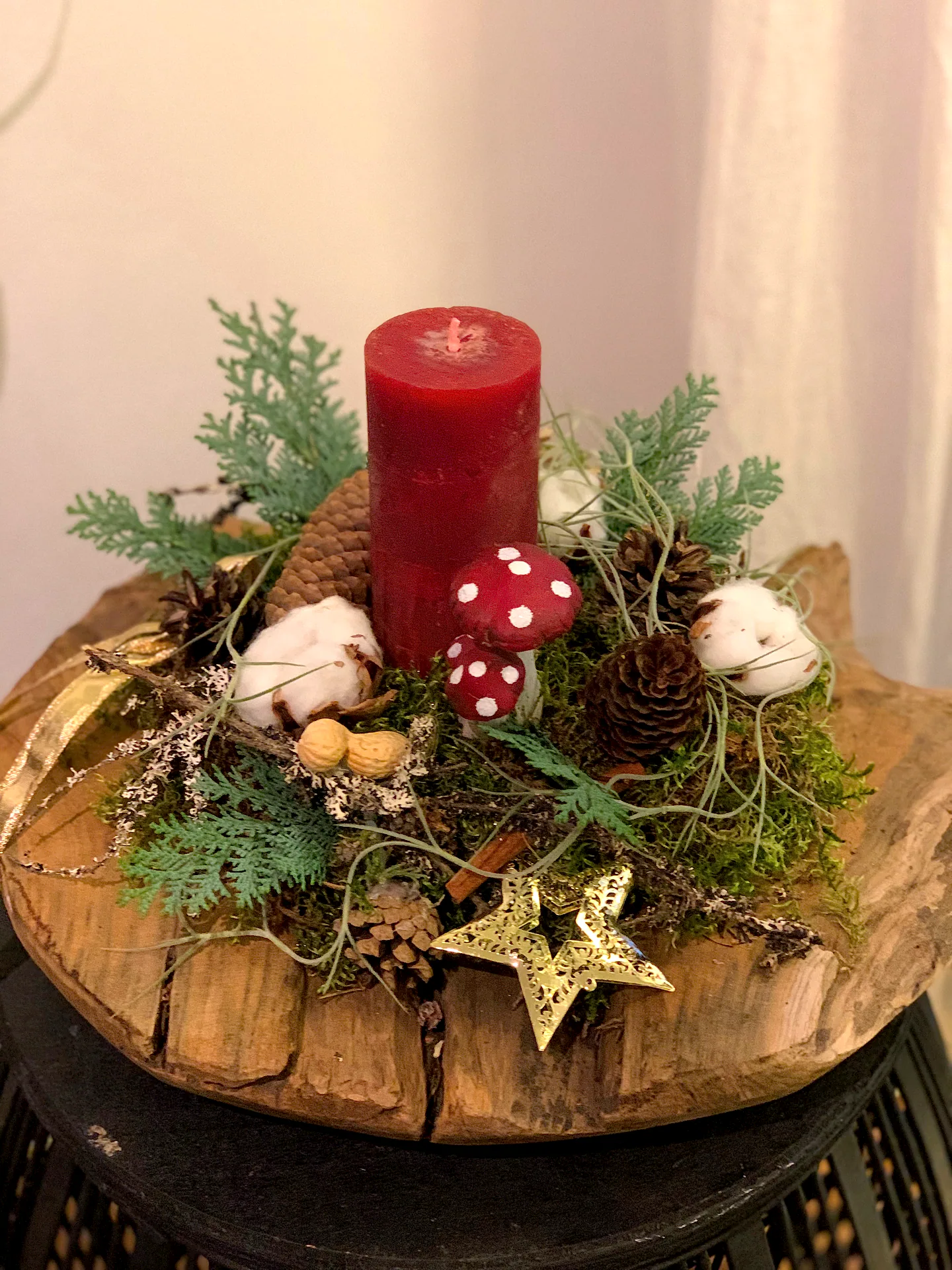 Weihnachtliches Gesteck von Blumen am Lindenweg (Bild 6)